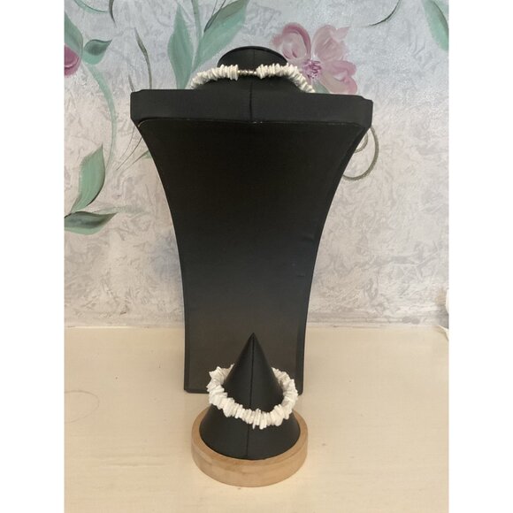 Hawaiian Puka Shell White Necklace & Bracelet Set - Picture 4 of 4